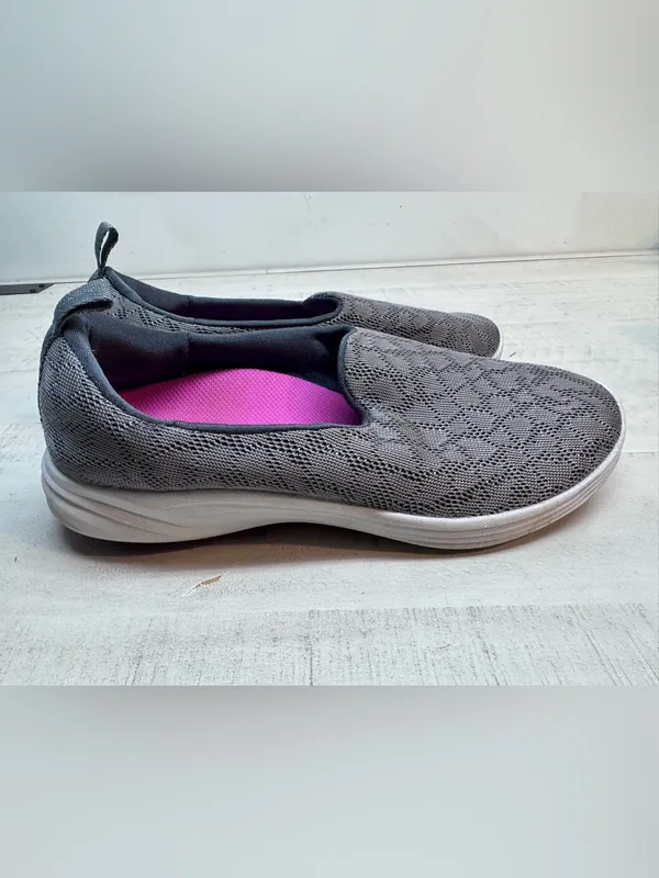 Vionic Women’s Gray Knit Slip-On Sneakers with Pink Insole - Image 2