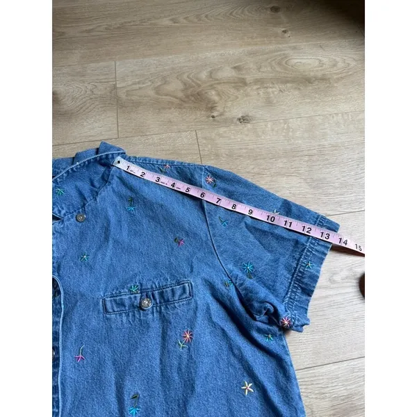 EUC Denim & Co short sleeve denim button up embroidered flowers 90s vintage sz L - Image 6