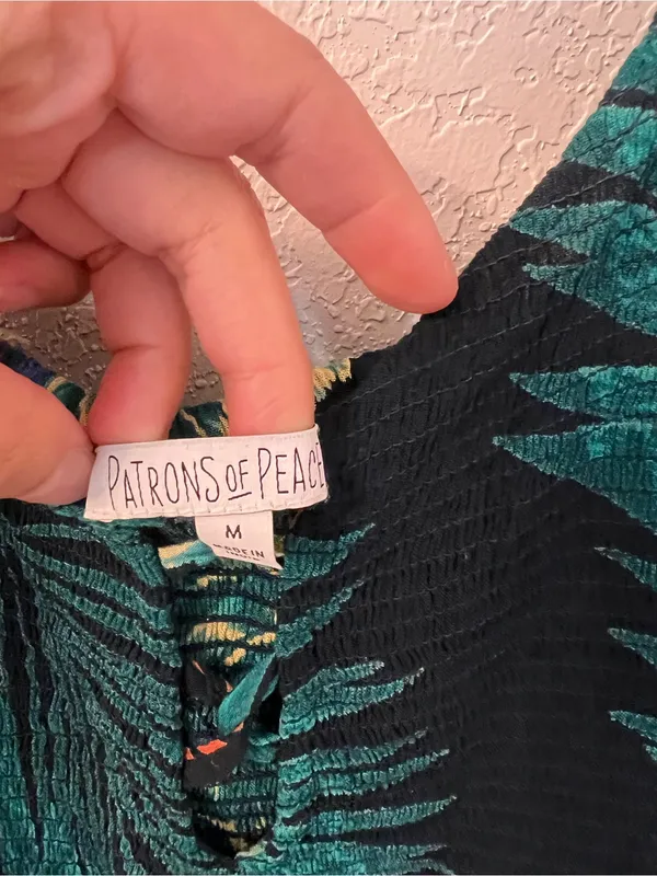 Patrons‎ of Peace Sleeveless Smocked Tropical Top - Image 4