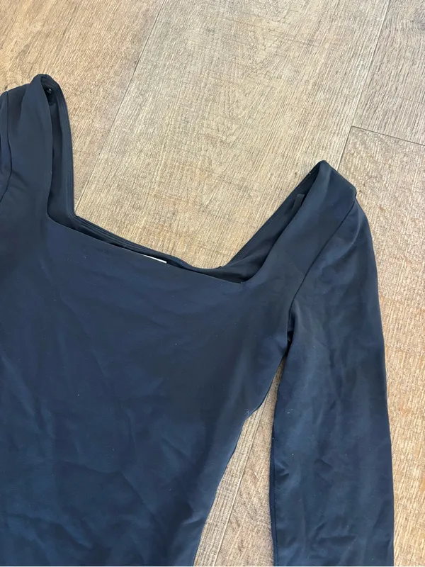 babaton aritzia square neck long sleeve bodysuit - Image 4