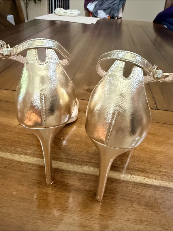 Anne Michelle Gold Metallic Pointed Toe Ankle Strap Stiletto Heels Size 7.5 - Image 6