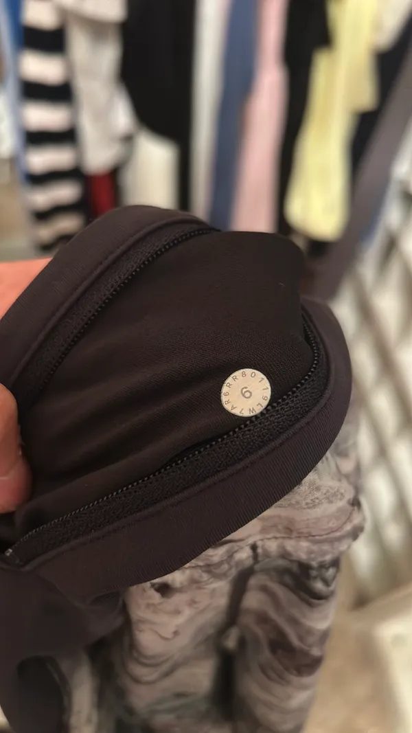 Lululemon Hotty Hot 2.5" Shorts - Image 4
