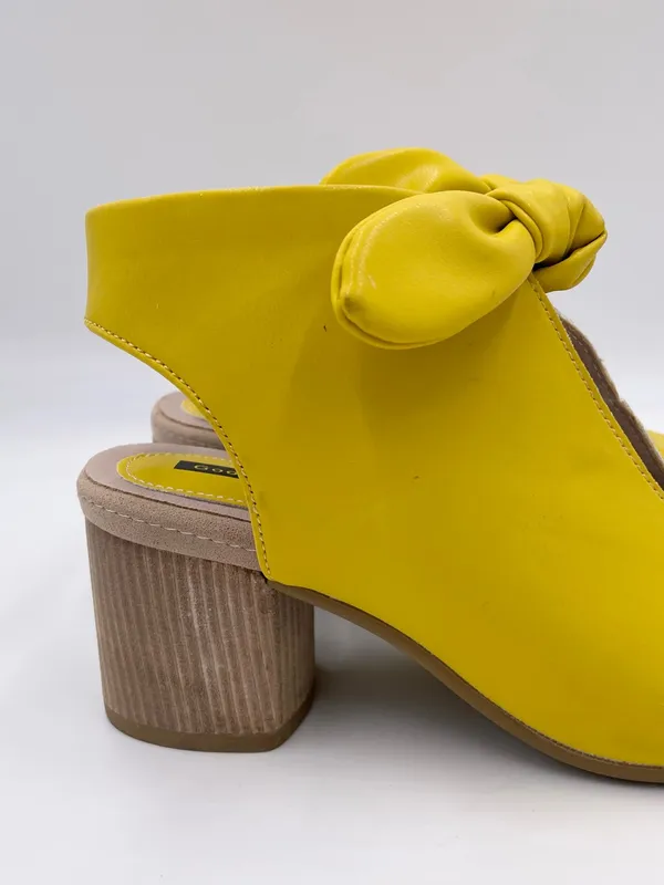 NEW Good Choice Kimora Sandal Heels Size 6 Bright Yellow Faux Leather Bow Detail - Image 3