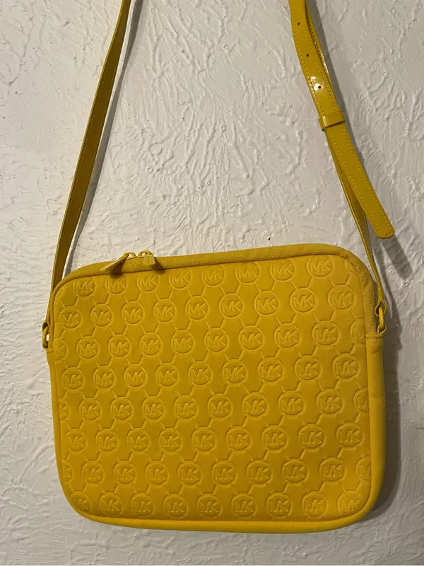 Michael Kors Neoprene Tablet Case Yellow Quilted MK Crossbody Shoulder Bag - Image 4