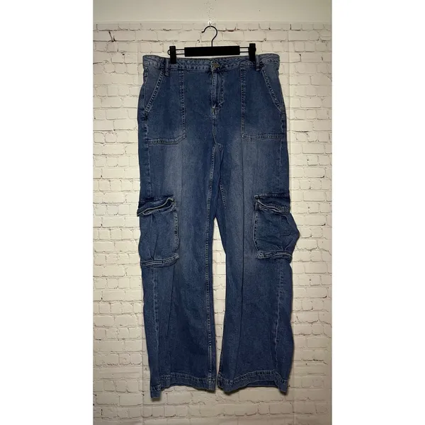 ON 34TH Cargo‎ Jeans Women Size 16 33 Light Wash Wide Leg Denim Pants - Image 2
