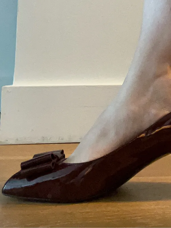 Via Spiga Burgundy Patent Bow-Accent Pointed Pump kitten heel used - Image 8