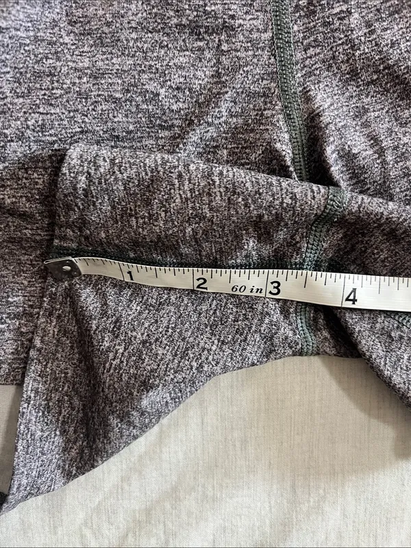 Lululemon Women's Speed Up Shorts Gray Black‎ Size 4 EUC - Image 5
