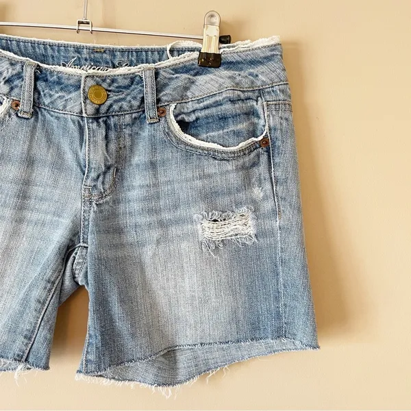 AMERICAN EAGLE | Denim Lace Trim Denim Shorts Sz 4 - Image 3