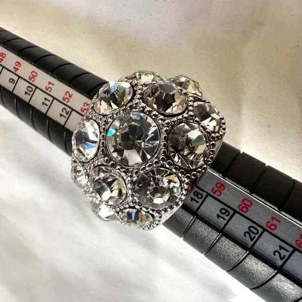 Silver tone rhinestone cocktail ring - Image 6