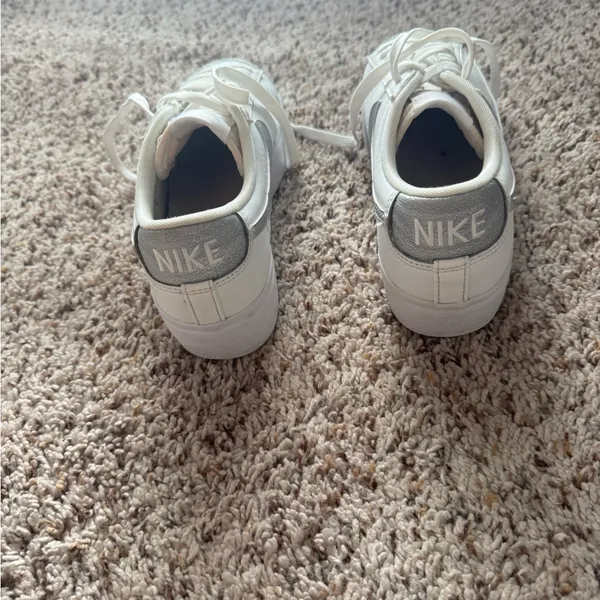 Nike White and Silver Low-Top Sneakers - Image 3