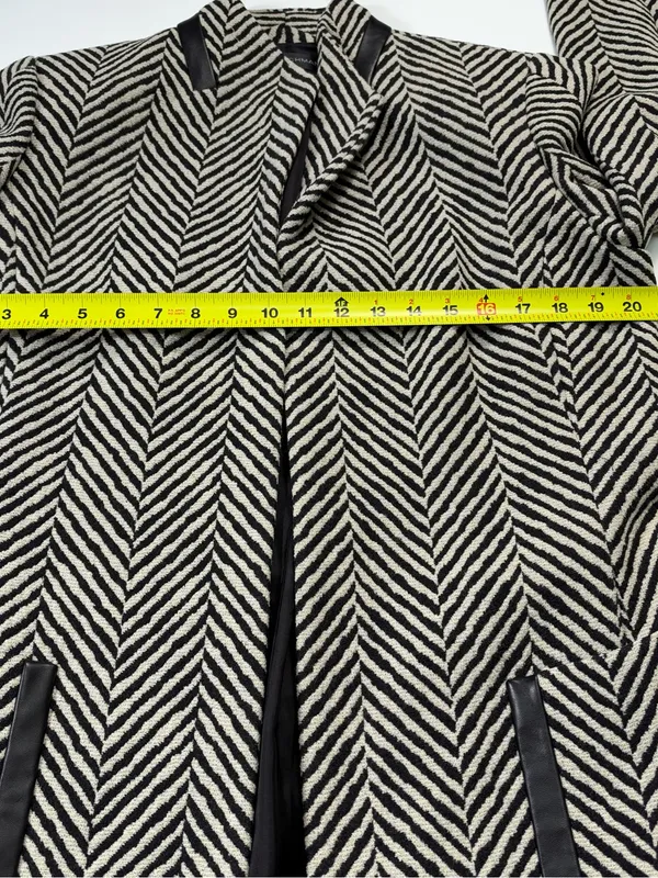 Dana Buchman Wool and Leather Blend Black and Cream Chevron Herringbone Blazer - Image 4