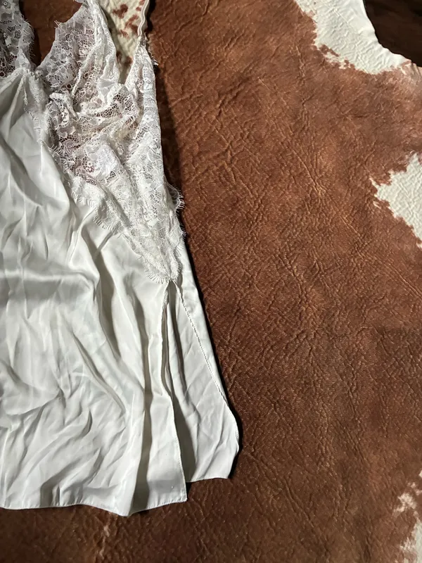 Boutique Bridal white lingerie set size medium Comes with the robe and chemise - Image 4