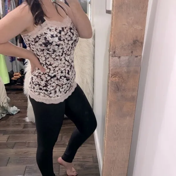 Ann Taylor floral tank top size medium - Image 2