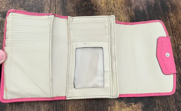 Coach | ladies Signature Jacquard clutch wallet. - Image 7