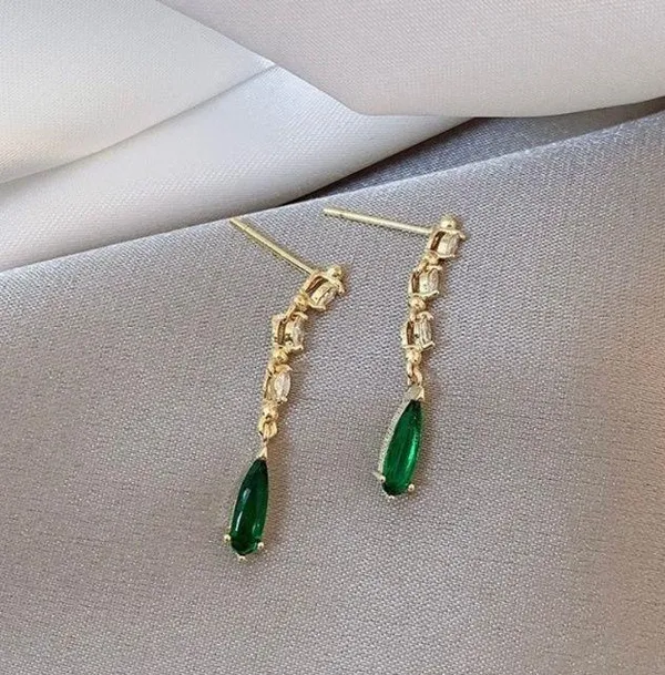 Elegant Teardrop Emerald Dangle Drop Earrings for Women - Image 2