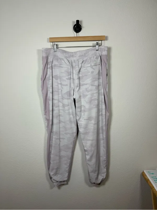 Athleta Brooklyn Lined Camo Jogger Lavender Size 16 Lightweight Travel Pant - Image 5