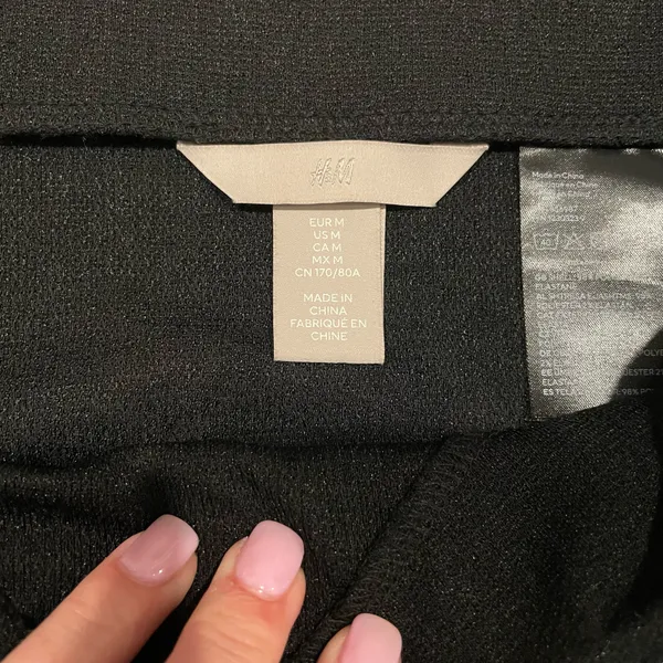 H&M Black Wrap Skirt Size Medium - Image 4