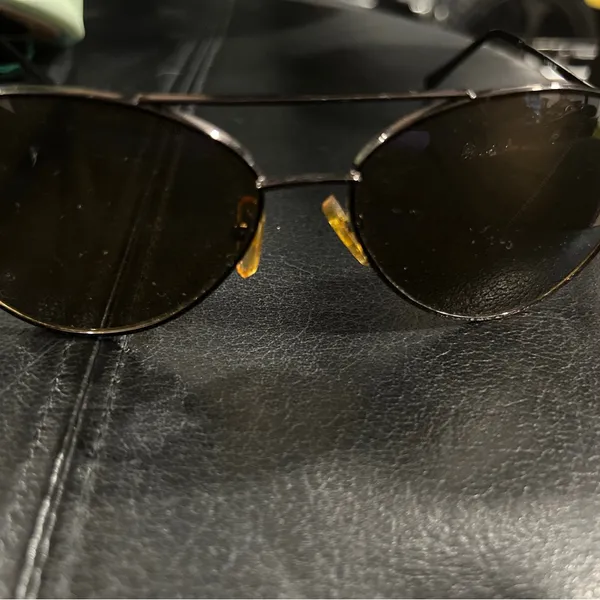 UV3 Stylish Brown Aviator Sunglasses - Image 8