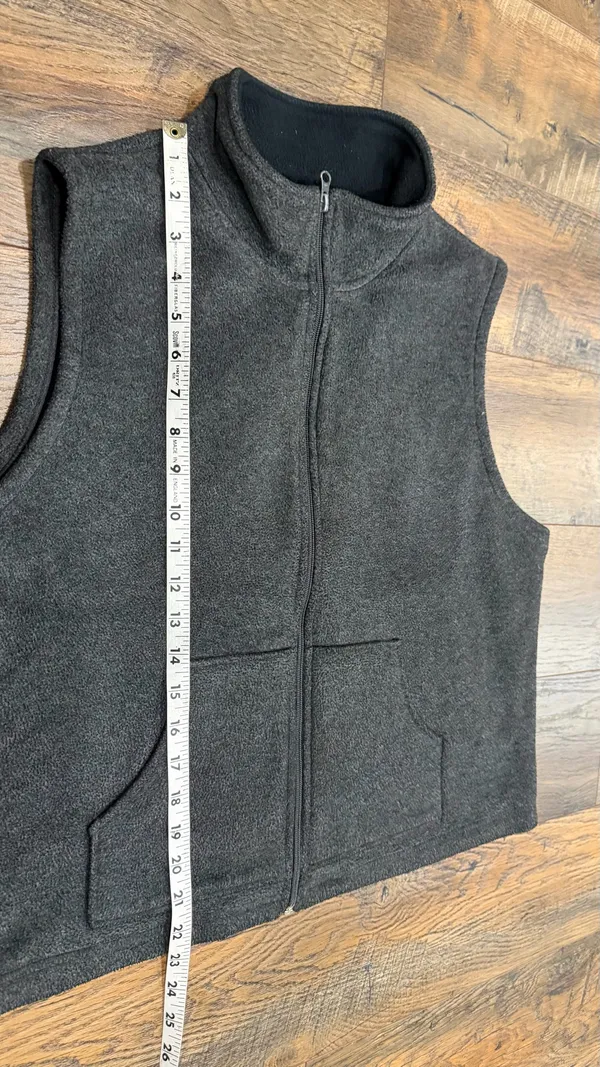 Charter Club Women's Gray Fleece Vest, Zip Up, Pockets, Size Large - Image 6
