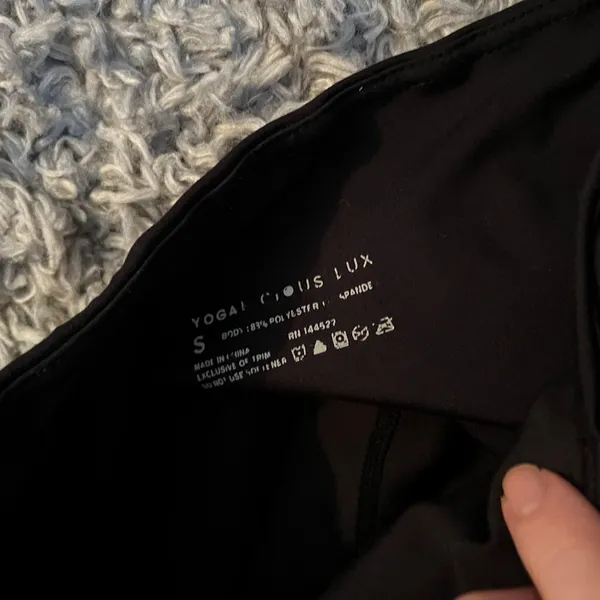 Yogalicious Black Leggings with Pockets Size Small - Image 3
