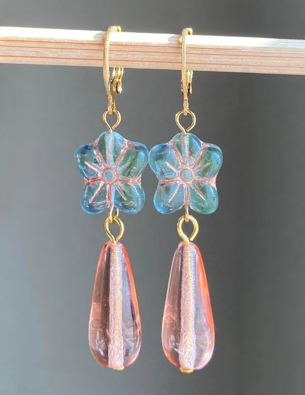 Handmade quality Czech glass flower beads & teardrops dangle earrings💚 - Image 6