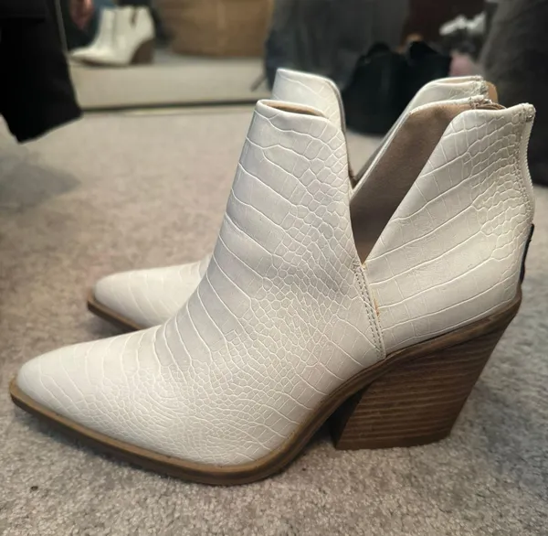 Boutique Booties White Size 7 - Image 2