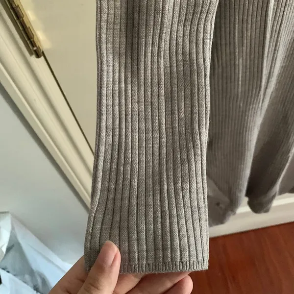 Uniqlo Merino Wool Blend Fitted V-Neck Long-Sleeve Dress in Gray - Image 6