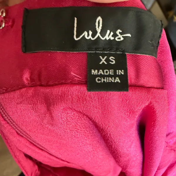 ⚜️ 3/$25 ⚜️ NWOT Lulus satin magenta pink skirt, size XS. - Image 4