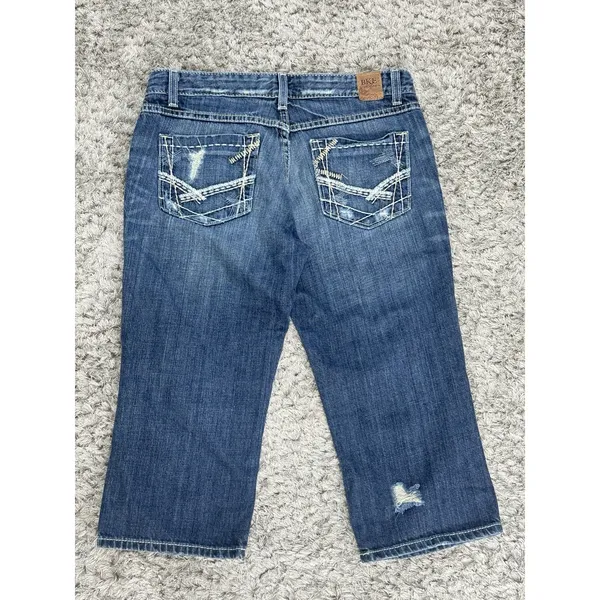 Buckle Women's BKE Sabrina Capri Destructed Dark Low Rise Blue Jeans Cropped Size 29 - Image 5