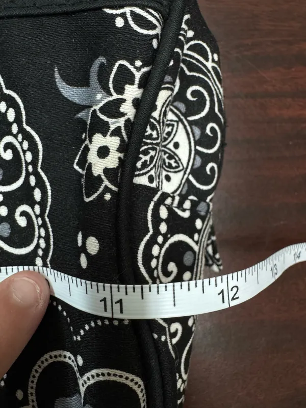 ThirtyOne Boutique Black and White Floral Print Cosmetic Bag - Image 6