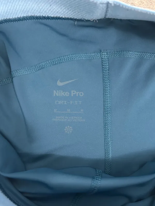 Nike Pros - Image 3