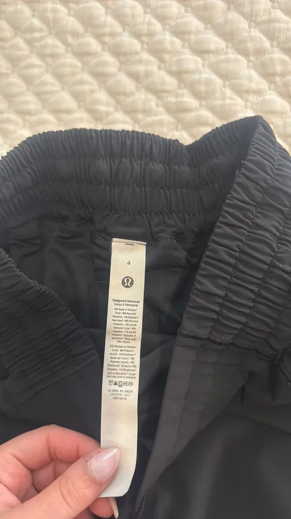 Lululemon Hotty Shorts Hot 4" 4 High-Rise Black - Image 2