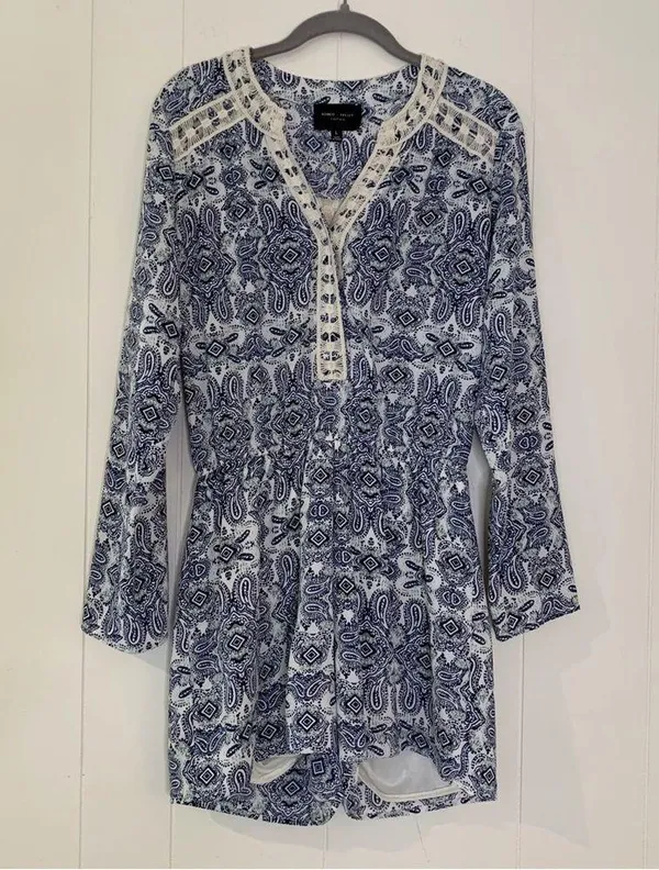 Romeo & Juliet Couture White & Blue Patterned Romper L - Image 2