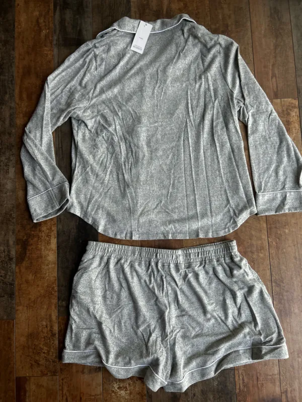 amika Heathered Gray Long-Sleeve Pajama Top & Drawstring Shorts xl - Image 3
