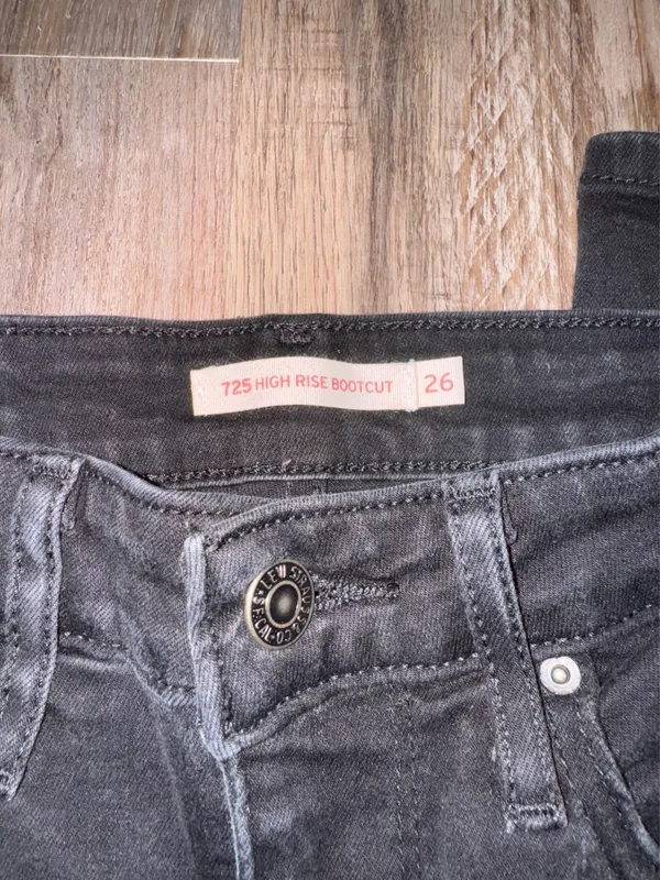 Levi’s Jeans High-Rise Bootcut 725 - Image 3