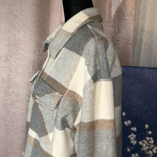 Size M Cropped Button Down Flannel Gray Size M - Image 6