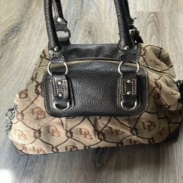 Dooney & Bourke Vintage Hand/Shoulder Bag - Image 12