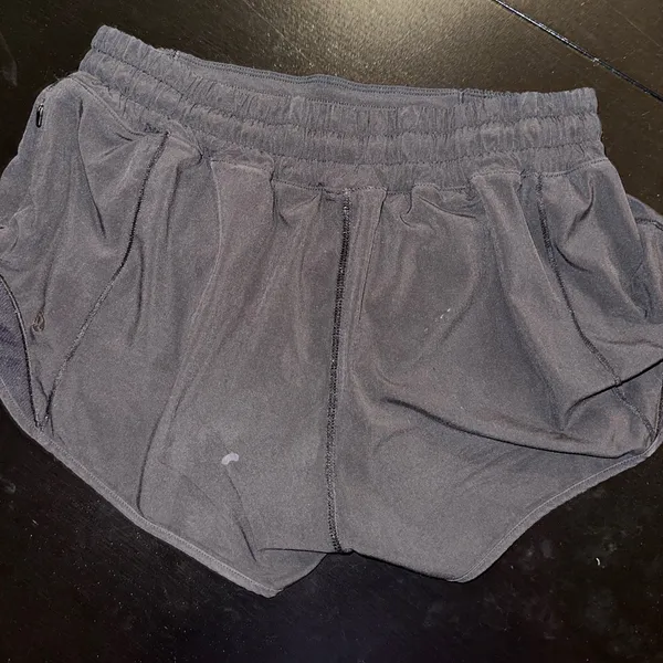 Lululemon 2.5” hotty hot shorts - Image 2