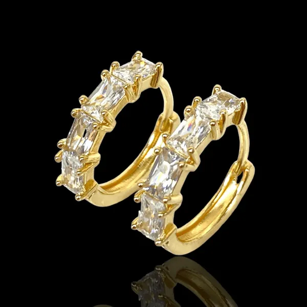 Florentine Huggie Hoop Earrings Gold - Image 3