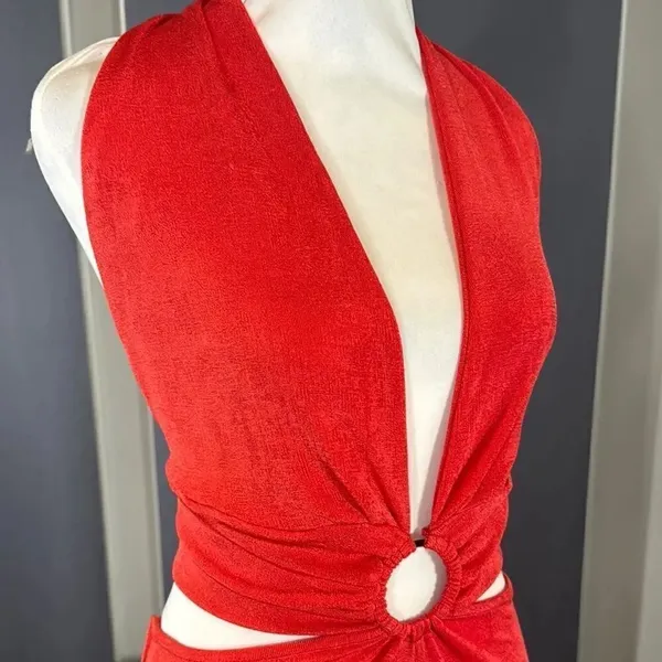 Women’s Red Deep V-Neck Halter Jumpsuit Ring Accent Wide Leg BodyCon Size L NEW - Image 3