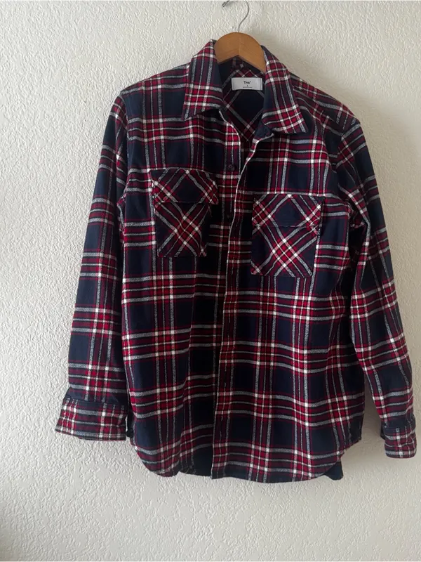 Aritzia TNA Oversized Fit Red Plaid Shirt Flannel Button Up Top Women's Size S - Image 6