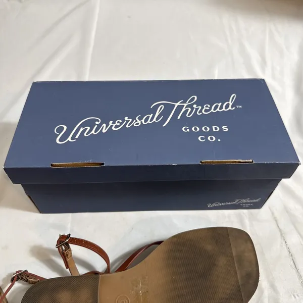 Universal Threads Elizabeth Sandals Womens 6 Thong Cognac Flat In Box - Image 7