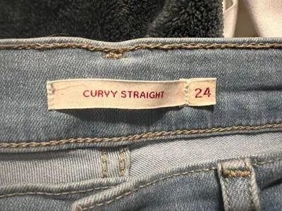 Levi's Light Denim Curvy Straight Jeans - Image 6