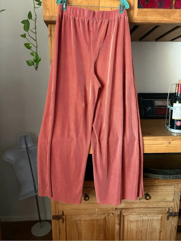 Plus-Size Wide-Leg stretchy Pants in Dusty Rose - Image 3