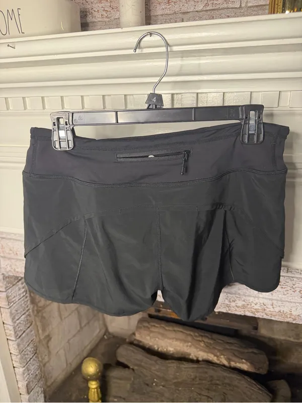 Lululemon Black Running Shorts Built In Liner Size 6 - Image 3
