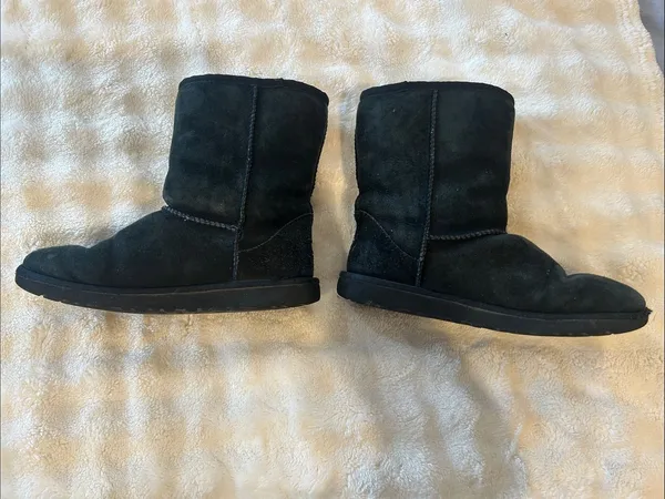 UGG Black Shearling Lined Boot - Image 10