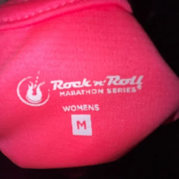 Brooks Rock N‎ Roll marathon series florescent pink long sleeve top M - Image 4
