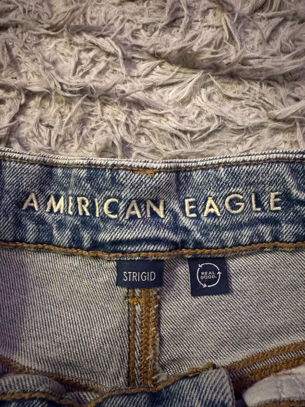 American Eagle Shorts Denim Distressed - Image 2