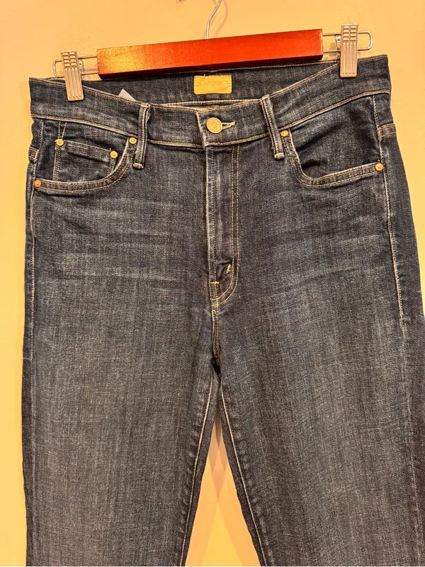 MOTHER The Insider Crop Step Fray Jeans - Dark Wash 29 - Image 4