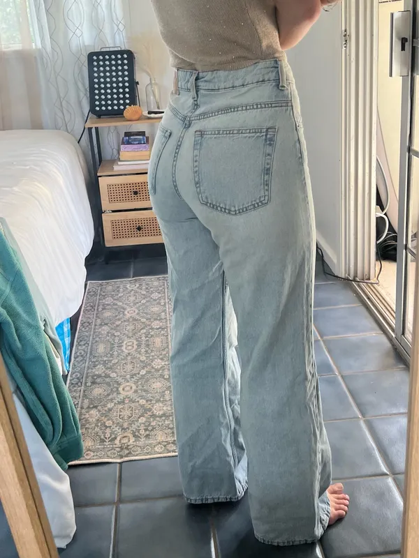 H&M High-Waisted Jeans Wide-Leg - Image 2